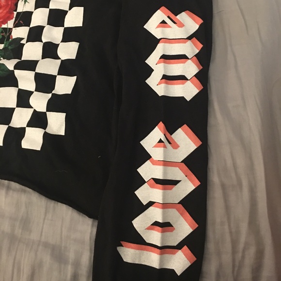 black long sleeve crop top - Picture 3 of 4